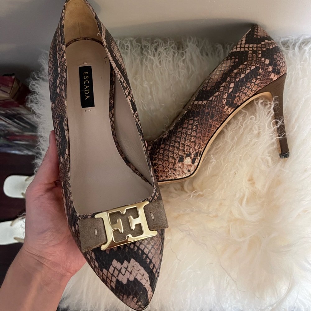Escada heels animal print pumps gold logo